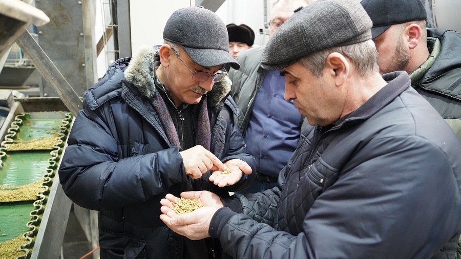 В Дагестане на птицефабрике «Гюней» построили комбикормовой завод с мощностью до 5 тонн в час